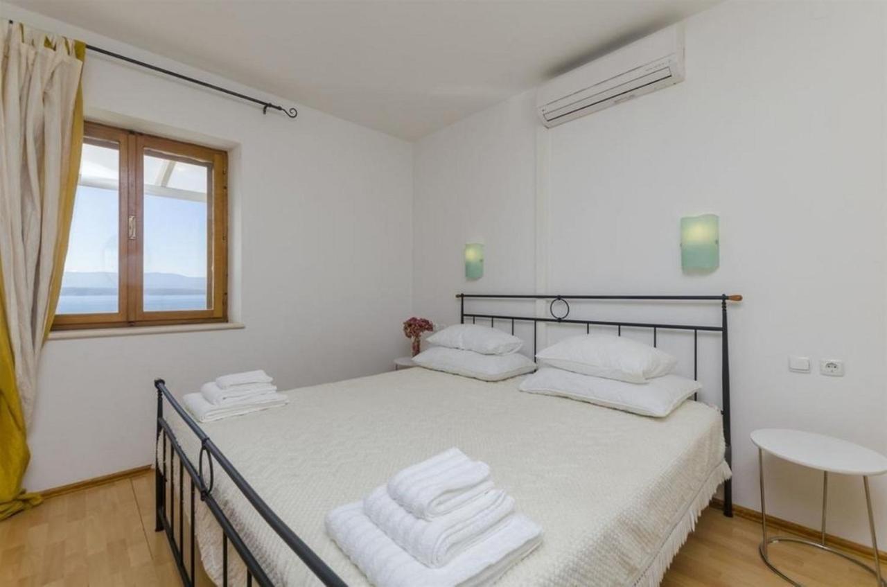 Apartments Lemar - With Parking Бол Екстериор снимка