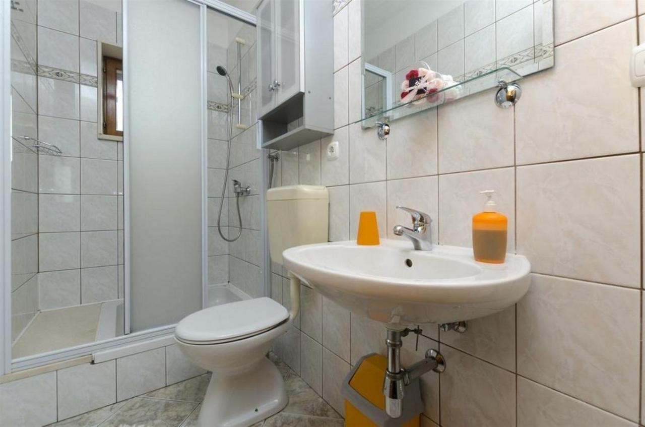 Apartments Lemar - With Parking Бол Екстериор снимка