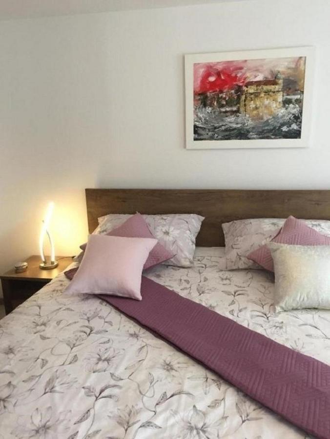 Apartments Lemar - With Parking Бол Екстериор снимка